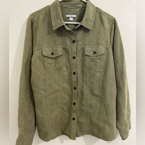 L green button down shirt
